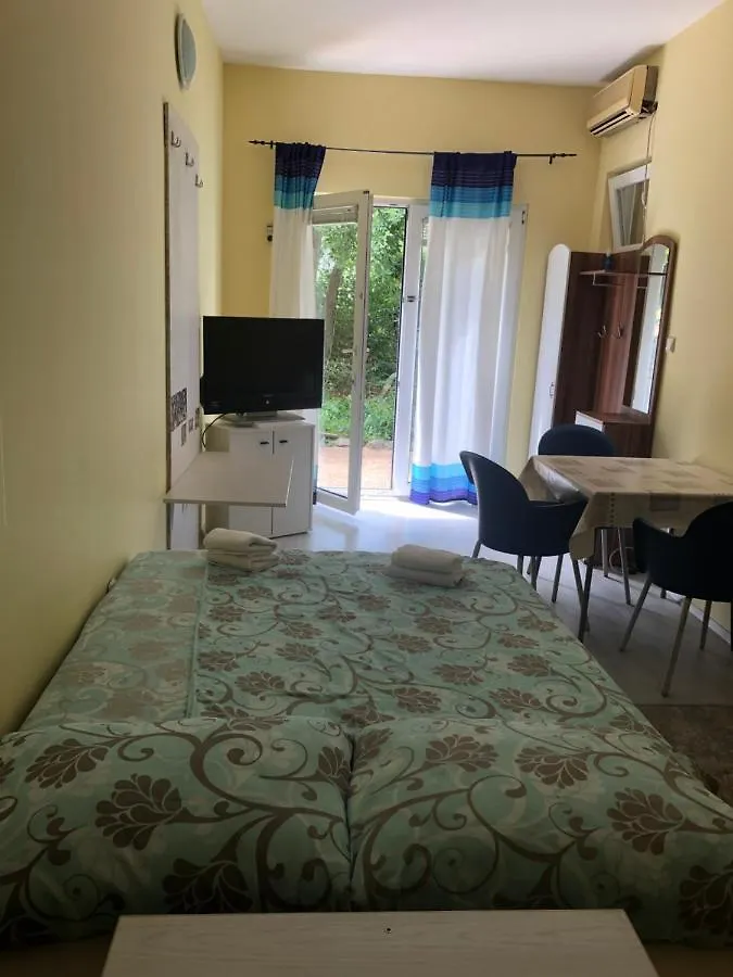 Studio Apartman Ruzmarin Apartment Njivice Croatia