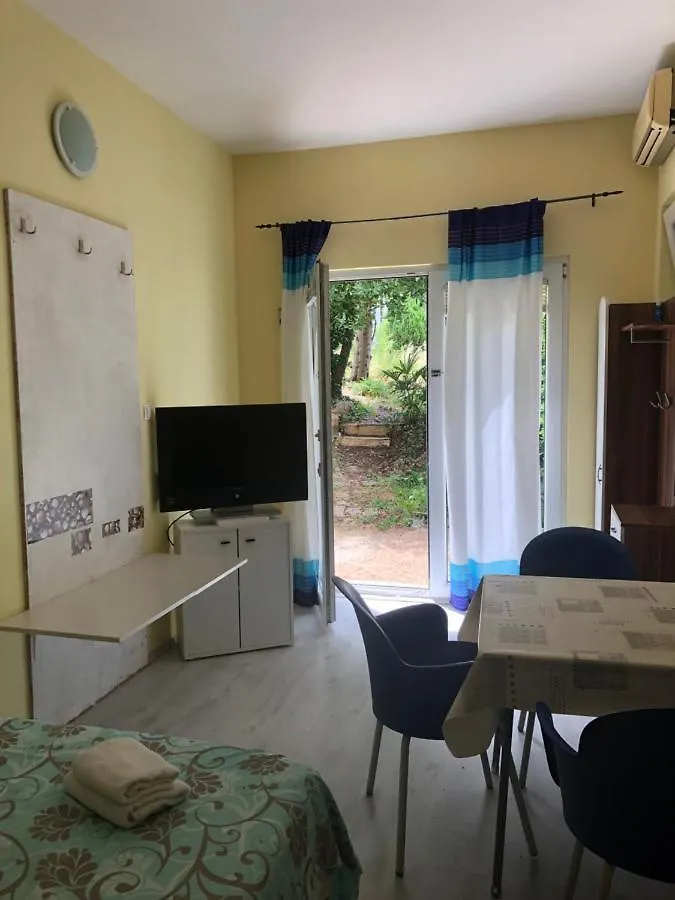 Studio Apartman Ruzmarin Apartment Njivice
